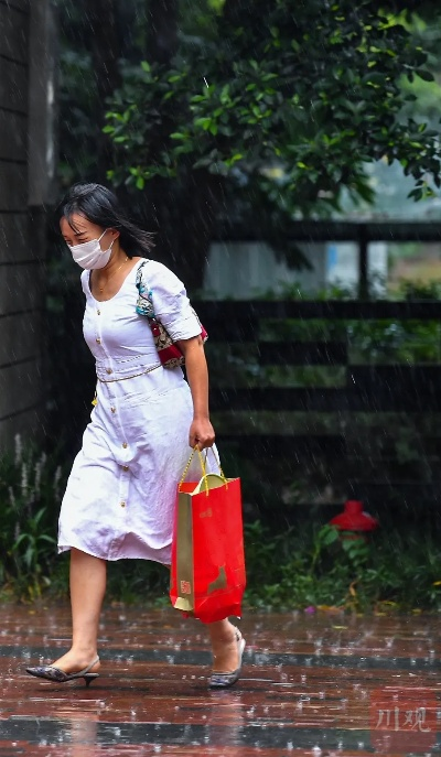 湘潭市今明两日天气，多云转阴，明日雨水来袭，注意保暖