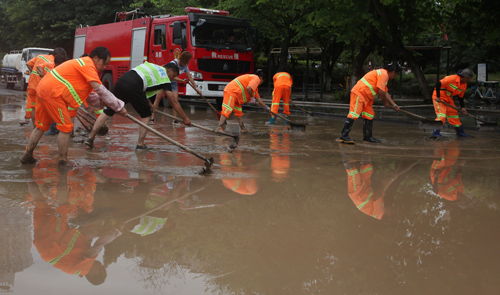 河南暴雨预警今天,万众一心,筑牢防汛安全堤 河南暴雨预警今天,万众一心,筑牢防汛安全堤